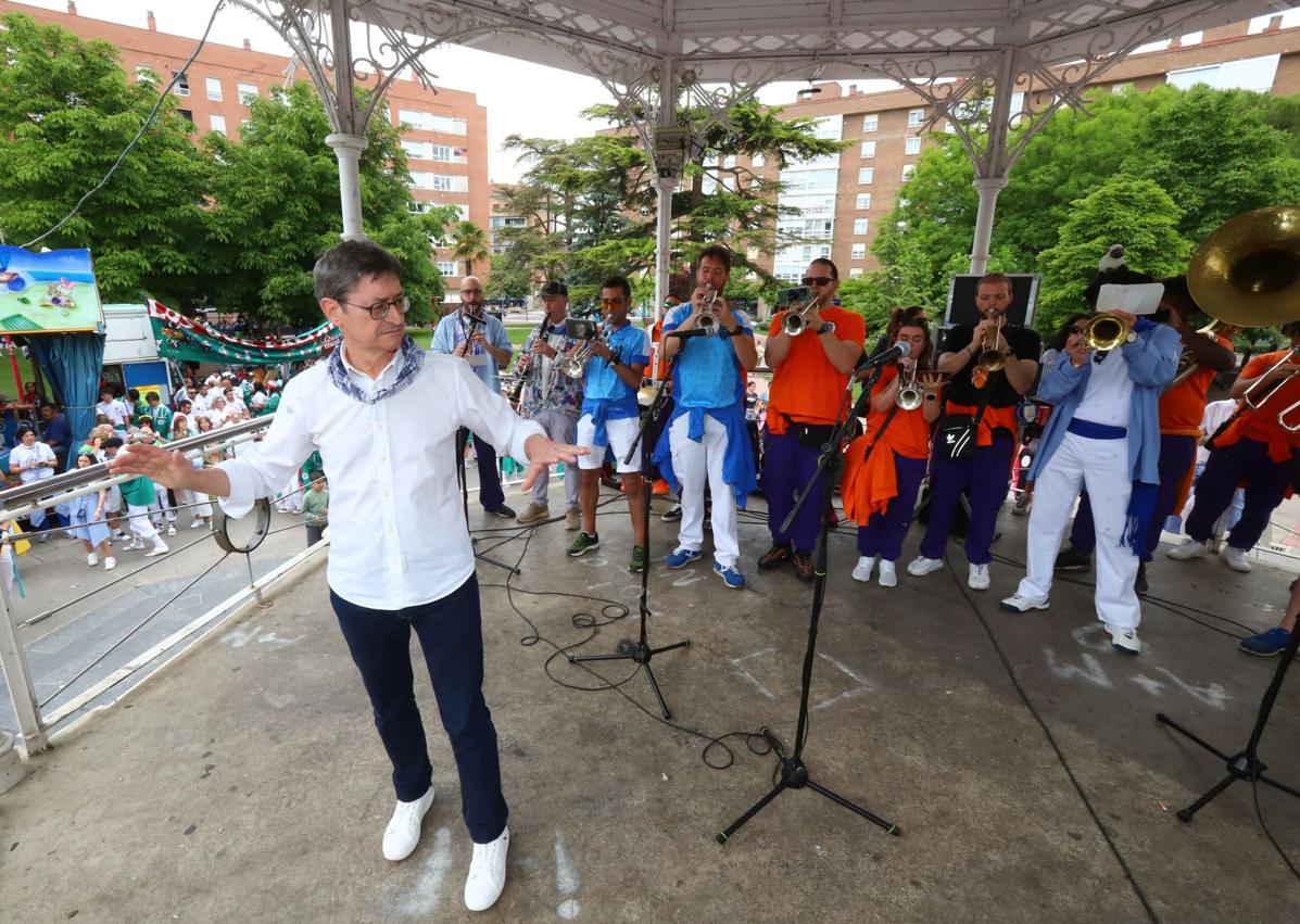 Imagen secundaria 1 - Sentimiento mirandés a ritmo de charanga