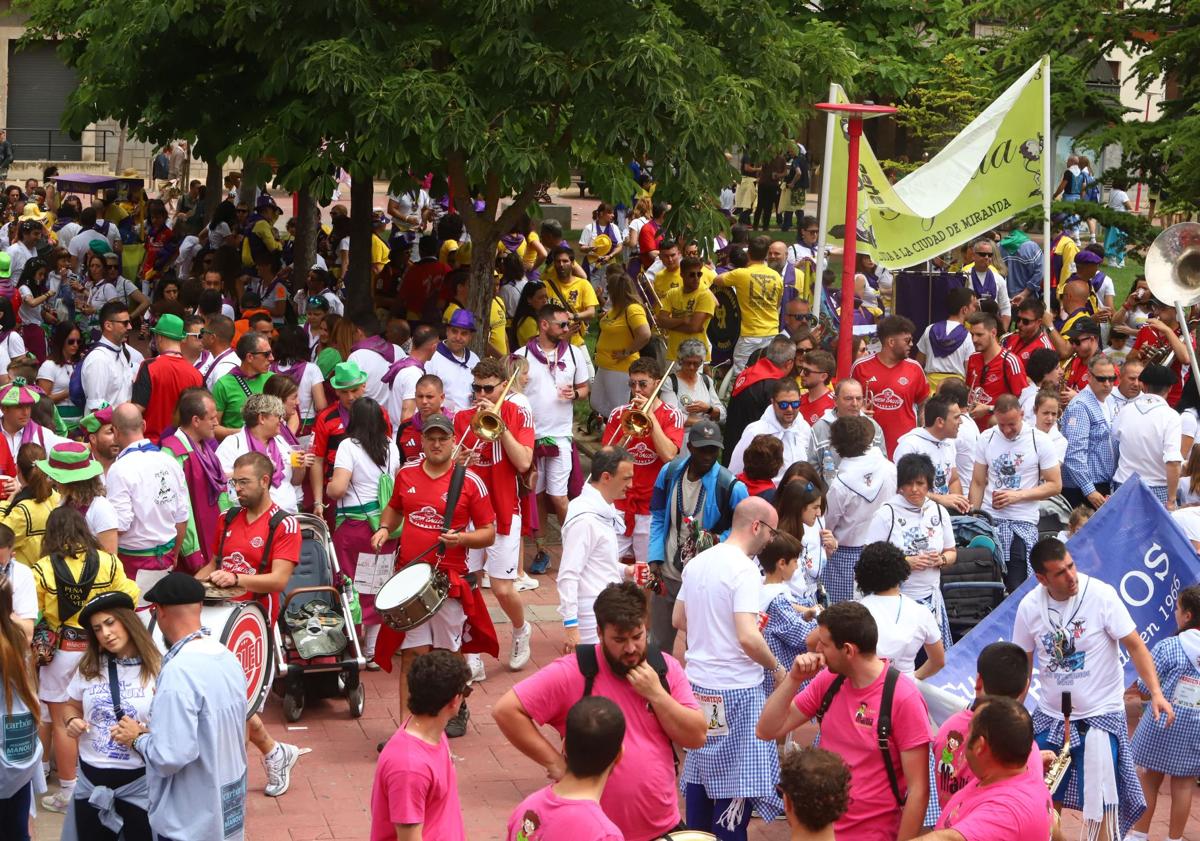 Imagen principal - Sentimiento mirandés a ritmo de charanga