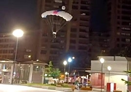El saltador del domingo aterrizó en la plaza de la Intermodal.