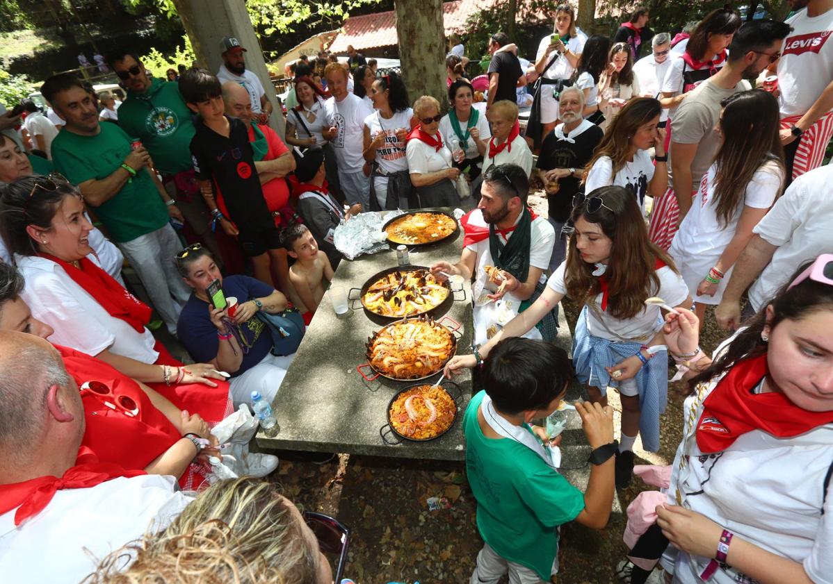 Imagen principal - Cata de arroces en el monte en Miranda