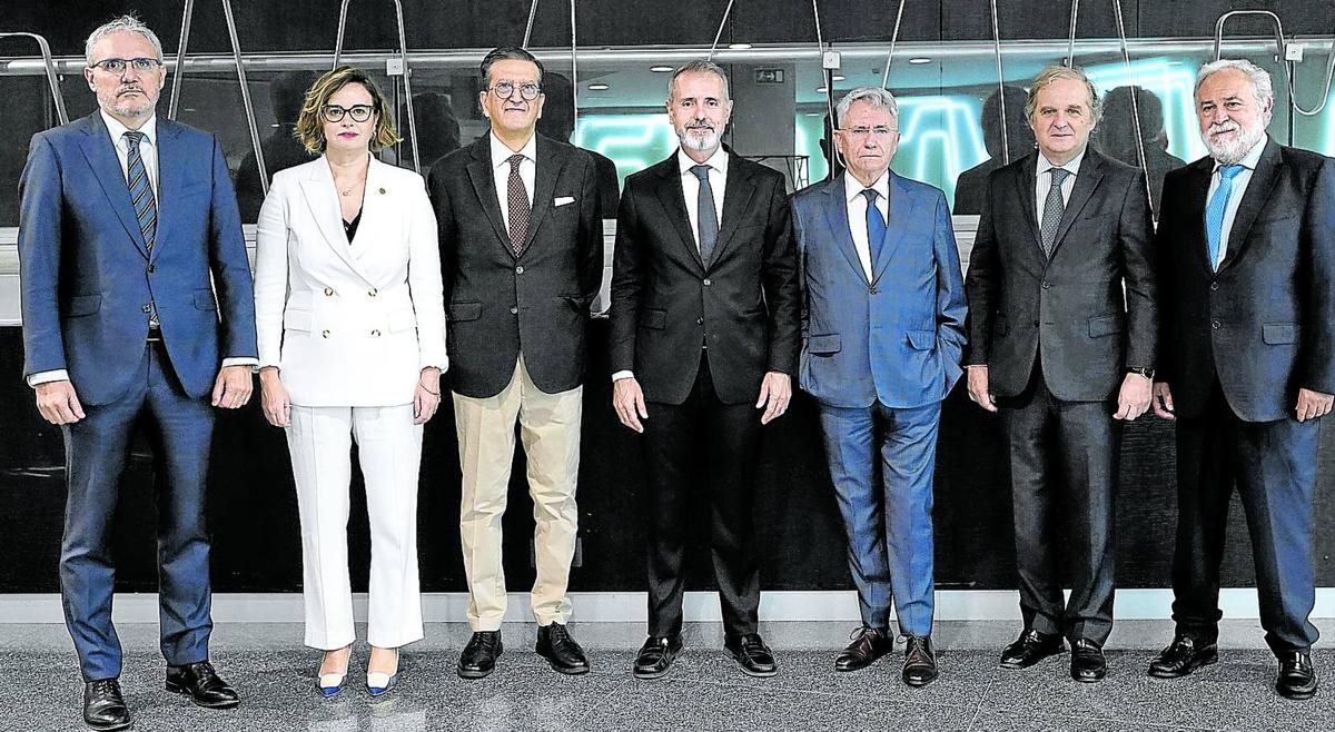 Iñigo Barrenechea, Elixabete Etxanobe, Enrique de Ybarra, Marc Murtra, Emiliano López Atxurra, Ignacio Ybarra y José Ignacio Zudaire.
