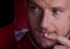 Rakitic en el banquillo del Sevilla.