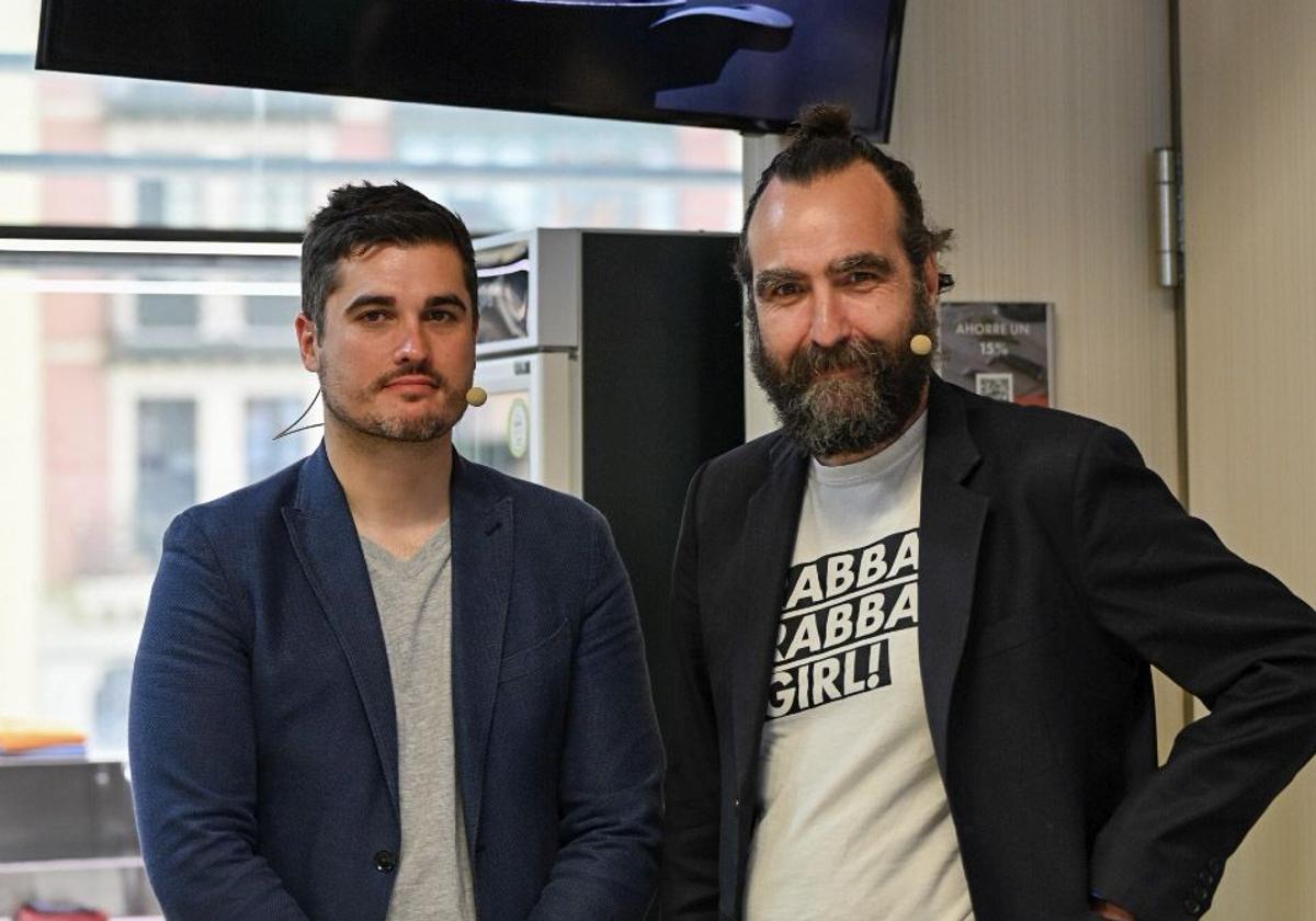 Kris Prieto, responsable de BBK Kuna, y Braulio Gómez, responsable del estudio, este miércoles en el Mercado de La Ribera.