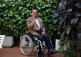 Vicente Ruiz El Soro se mueve en silla de ruedas tras las numerosas operaciones que ha sufrido después de dejar los toros.