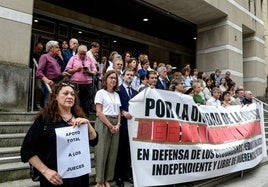 Imagen de la concentración de jueces y fiscales en Bilbao.