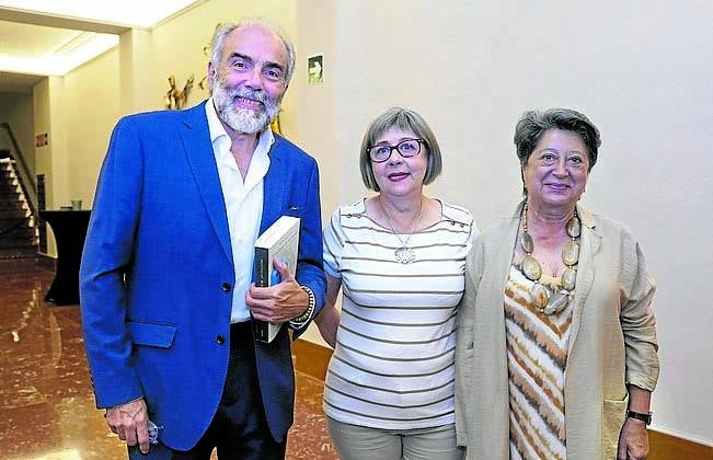 Juan Ignacio Fernández, María José Carrero y Nieves Fontova.