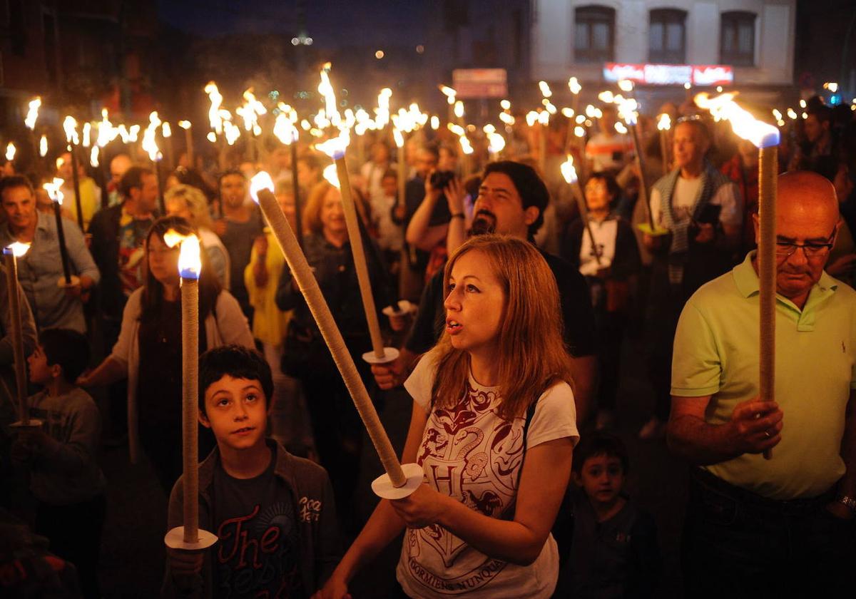 La tradicional bajada de antorchas tendrá lugar la noche del lunes 23.