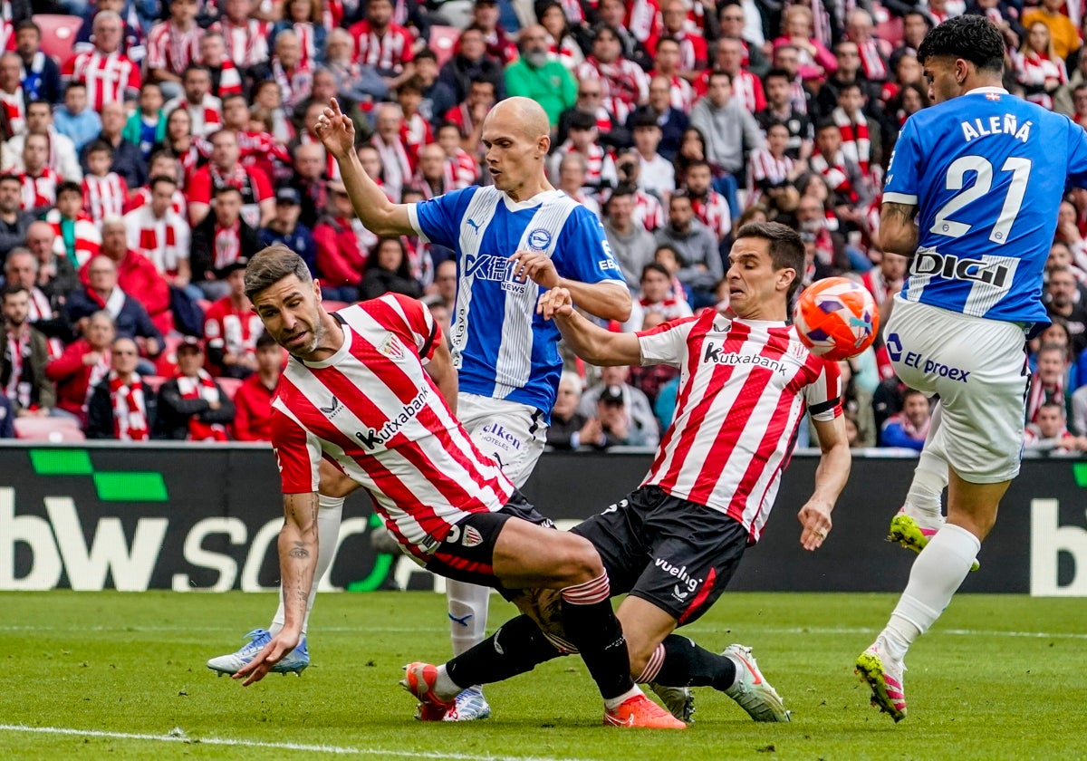 Yeray, Guridi y Galarreta en el Athletic-Alavés de San Mamés.
