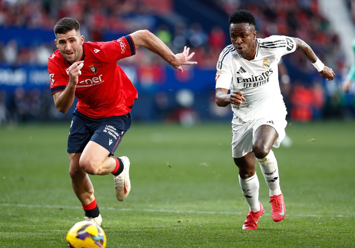 Areso en carrera en El Sadar con Vinicius.