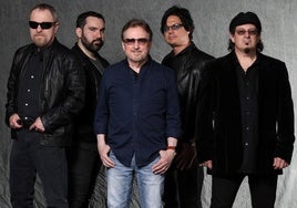 Buck Dharma, en el centro de la fotografía, lleva más de medio siglo como guitarrista de la banda neoyorquina.