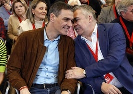 Sánchez con Santos Cerdán, en un acto del PSOE