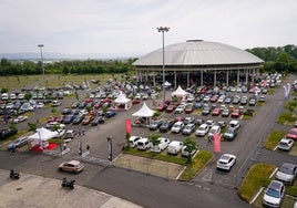 Cientos de coches están expuestos hasta el domingo junto al Buesa Arena buscando un comprador
