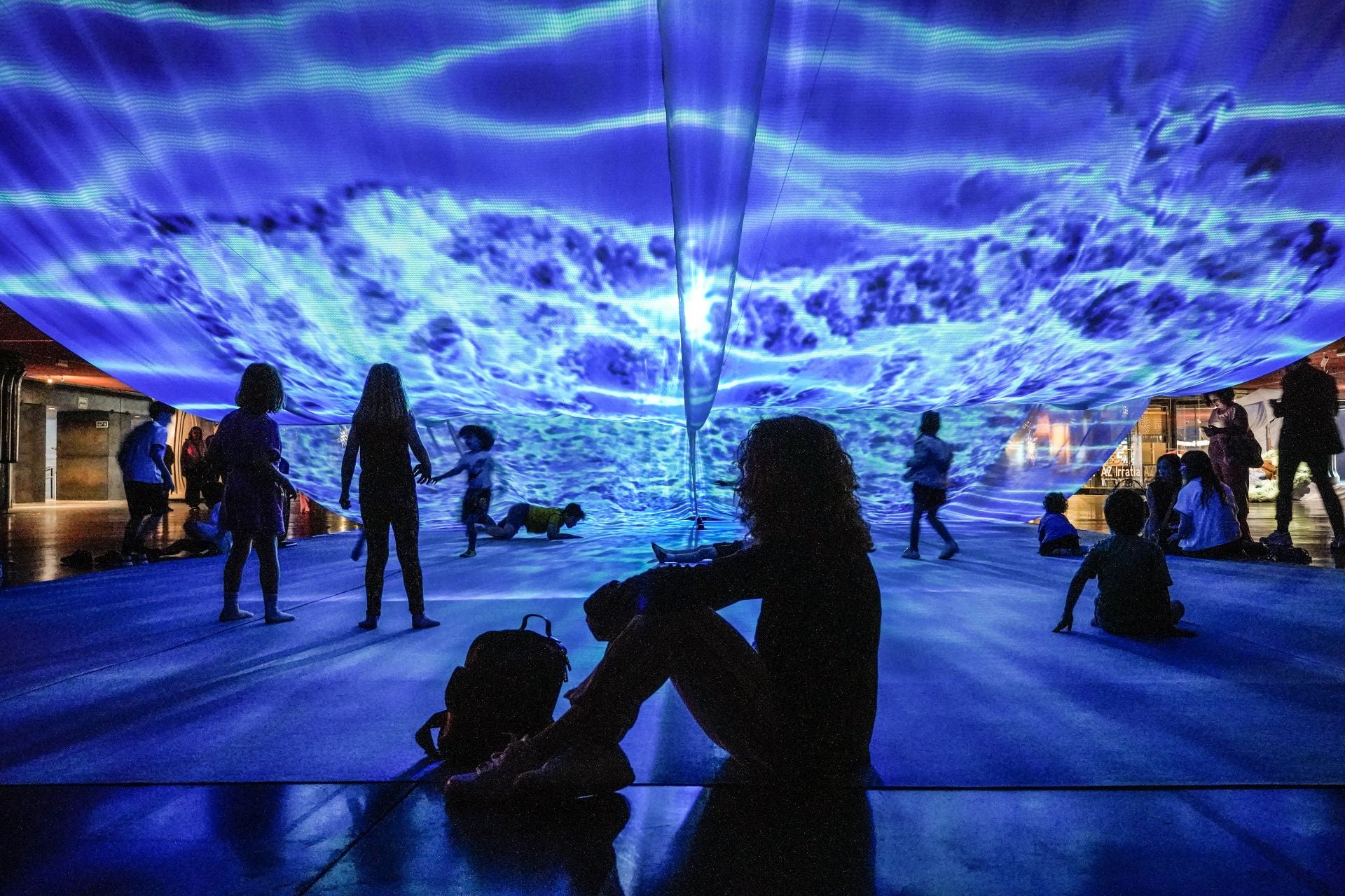 Gau zuria: 34 espectáculos de luces hacen que Bilbao brille