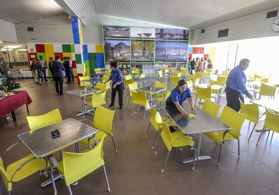 La cafetería del aeropuerto se reabrió en 2018 gracias a Indesa, la actual gestora de este espacio.