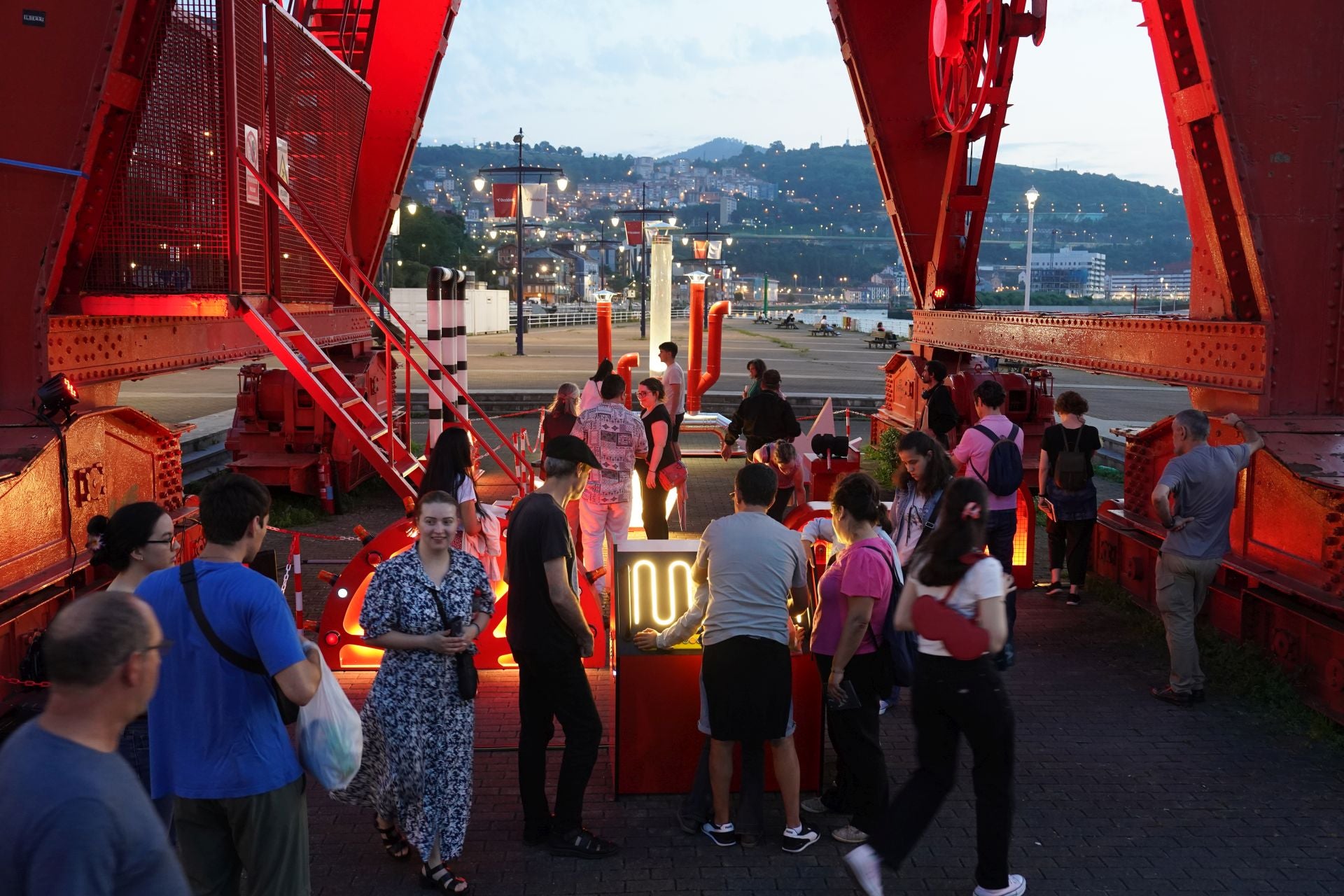 Gau zuria: 34 espectáculos de luces hacen que Bilbao brille