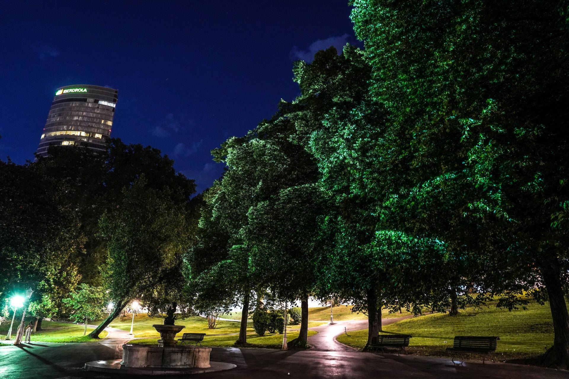 Gau zuria: 34 espectáculos de luces hacen que Bilbao brille