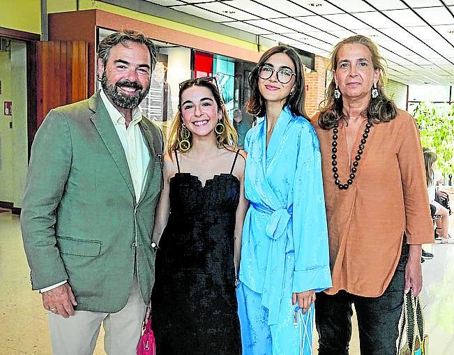 Federico Basterra, Cecilia Basterra, Marina Basterra y Alma Vítores.