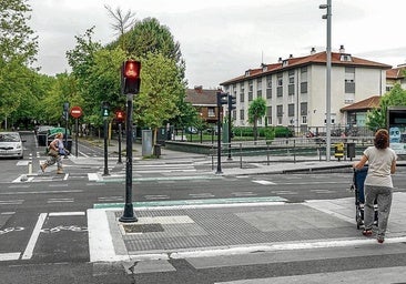 El cruce donde ocurrió el accidente en la actualidad, con más semáforos.