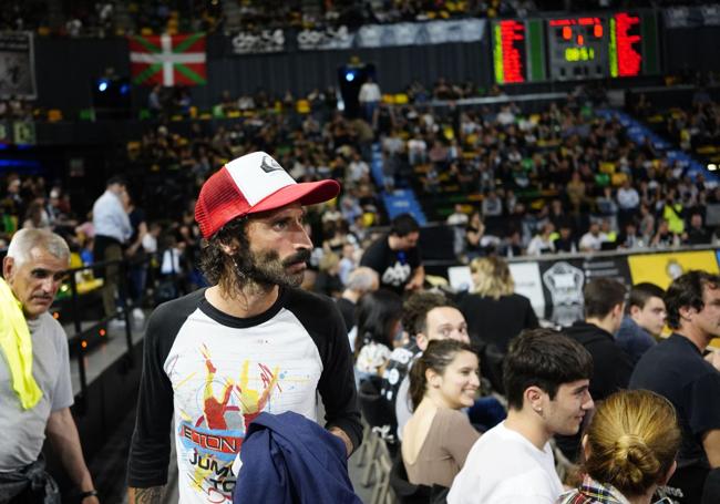 Leiva acudió a Miribilla como espectador en 2019 para animar al Bilbao Basket en LEB Oro.