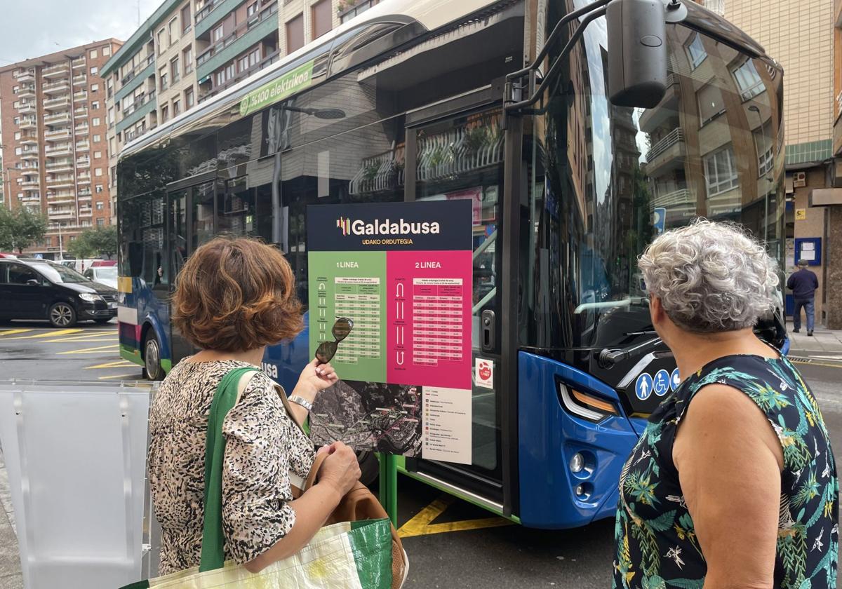 El Galdabus cuenta con dos líneas, que van desde Aperribai a la calle Muguru y desde Zuazo hasta Elexalde
