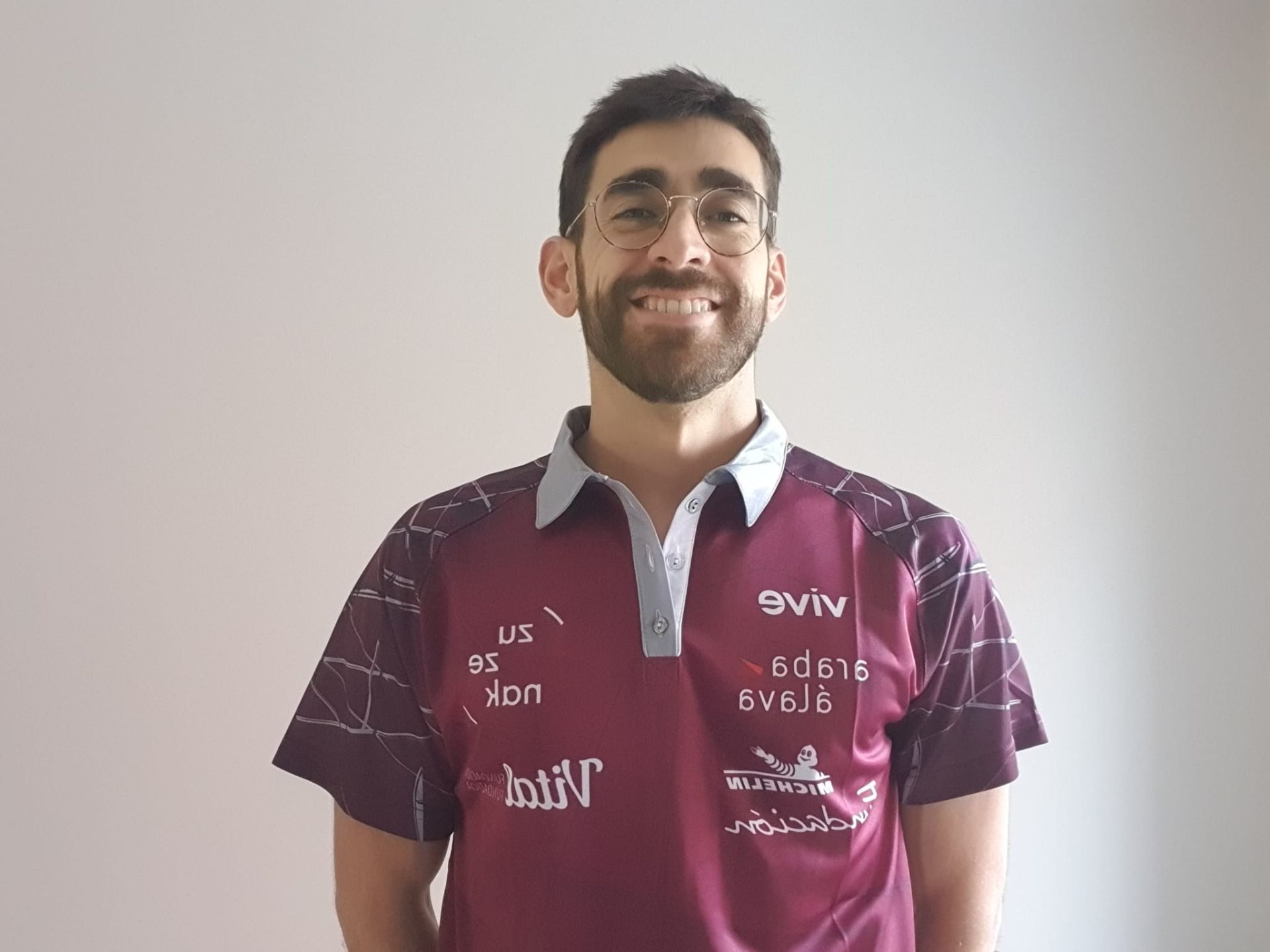 Guillermo Guinea con su equipación del Zuzenak.