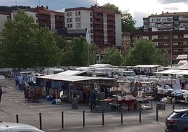 El Mercadillo Amorebieta se celebra los domingos por la mañana en el parking de la Calle Ixer.