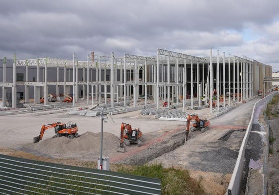 Mercedes construye una planta para la furgoneta eléctrica con fondos europeos.