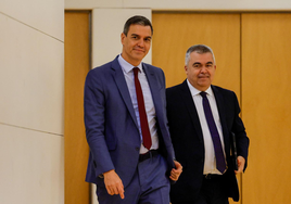 Pedro Sánchez junto a Santos Cerdán.