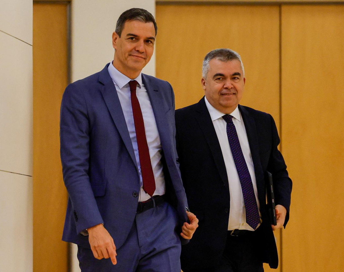 Pedro Sánchez junto a Santos Cerdán.