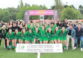 La selección femenina de Basauri en una imagen del torneo.