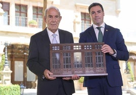 Homenaje a Carlos Garaikoetxea en Ajuria Enea.