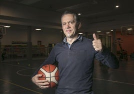 Juanma Uruñuela en la sede de Zuzenak.