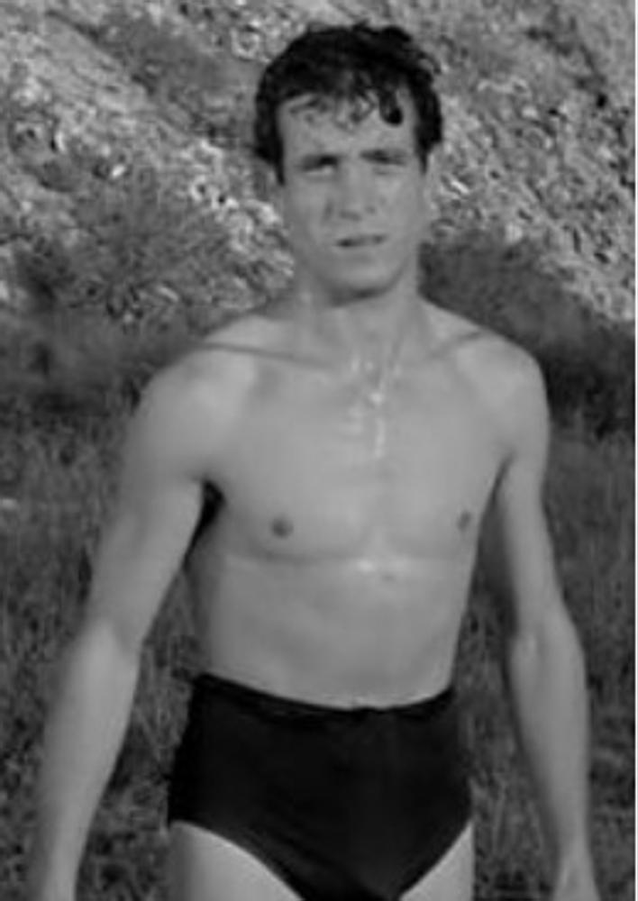 Imagen secundaria 2 - Manolo Zarzo junto al niño cantante Joselito, con quien rodó 'Saeta del ruiseñor' (1959). Junto a Sara Montiel en 'Cinco almohadas para una noche' (1974) y en 'Los golfos' (1960), de Carlos Saura.