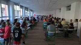 La comunidad educativa ha ofrecido este martes una rueda de prensa para denunciar los «efectos» que sufrirán los alumnos durante los seis años de obra.