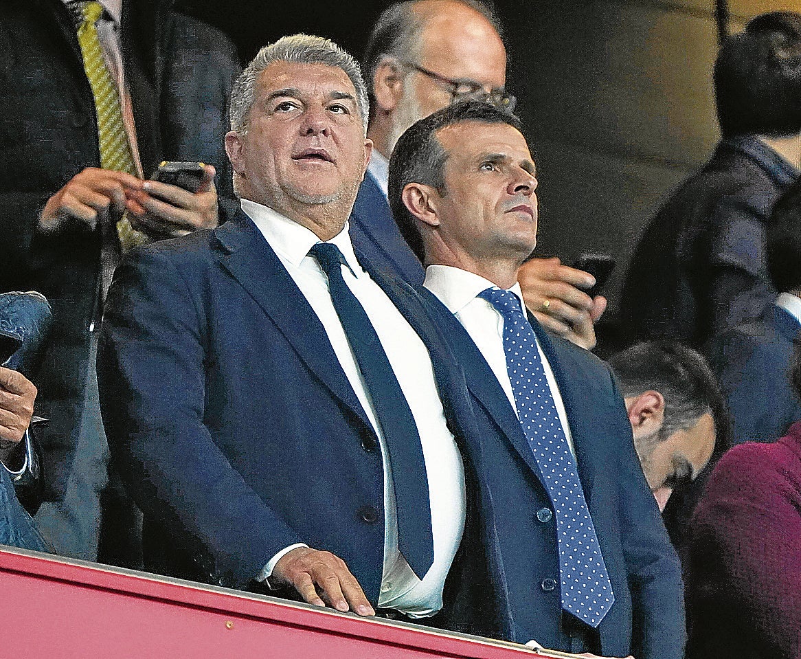 Joan Laporta y Jon Uriarte en el palco de San Mamés en el último partido de Liga.