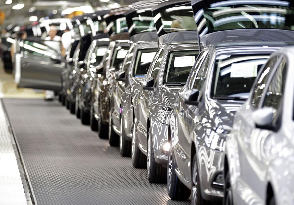 Los fabricantes españoles están acusando la incertidumbre global a la hora de producir vehículos.