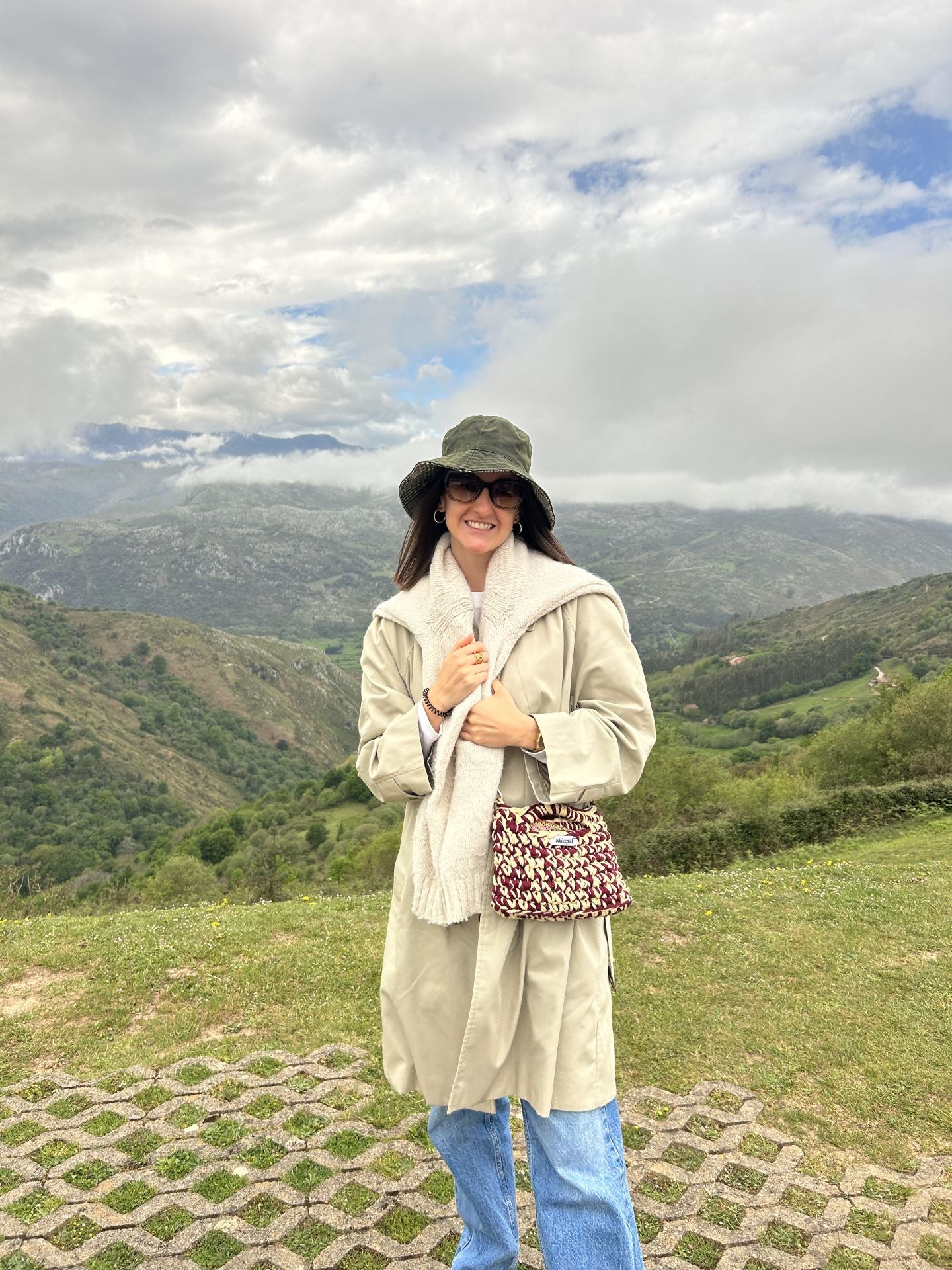De Villarcayo a Granada: los bolsos coloridos de dos hermanas bilbaínas que triunfan en Instagram