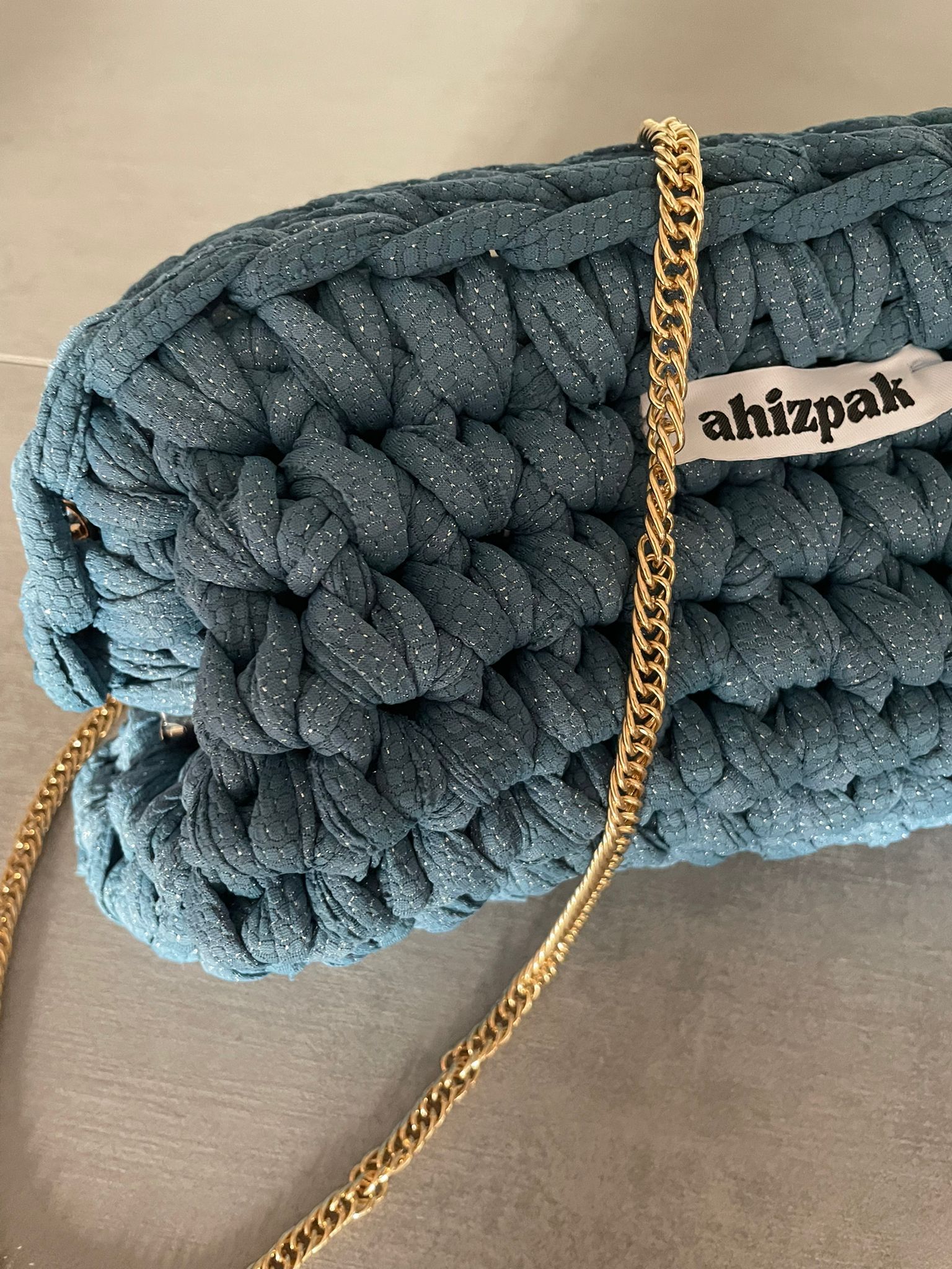 De Villarcayo a Granada: los bolsos coloridos de dos hermanas bilbaínas que triunfan en Instagram