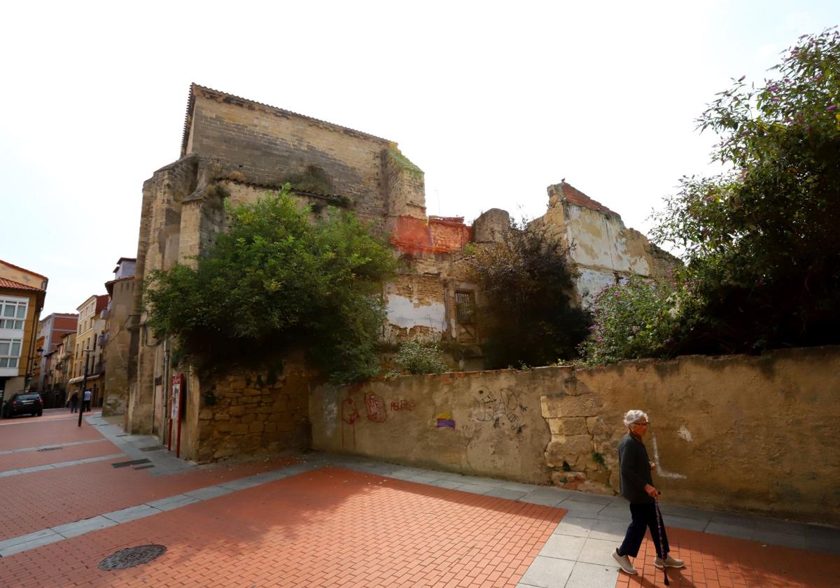 El Ayuntamiento confía en ser titular a corto plazo del solar del complejo que le falta.