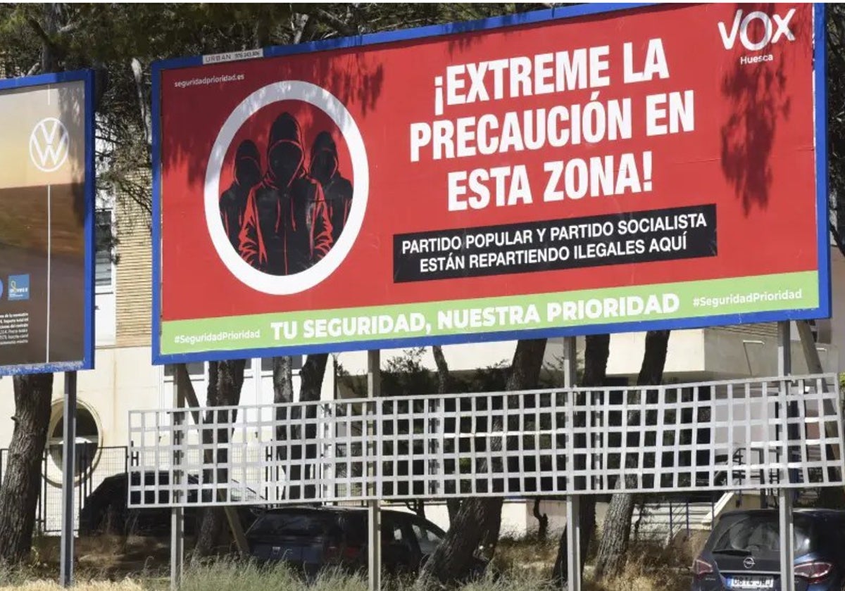 Nueva polémica por otro cartel de Vox contra la inmigración en Huesca: «Extreme la precaución»