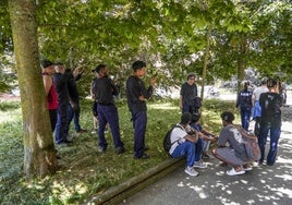 Trabajadores de LEA, en la calle Aramangelu.