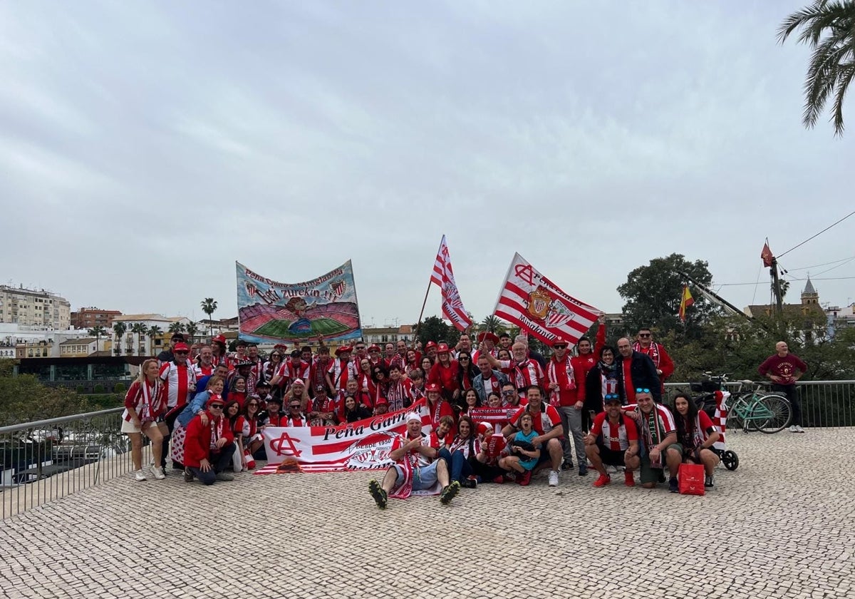 Miembros de la peña Piru Gainza de Minglanilla.
