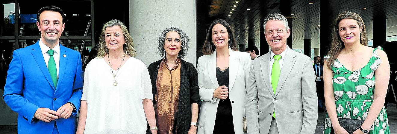 Mikel Torres, Teresa Laespada, Ibone Bengoetxea, Itxaso Berrojalbiz, Iñaki Ruiz y Belén Muñiz.