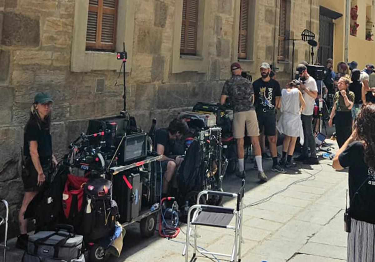 El rodaje de este viernes ha llevado a cortar el paso por la calle de Santa María.