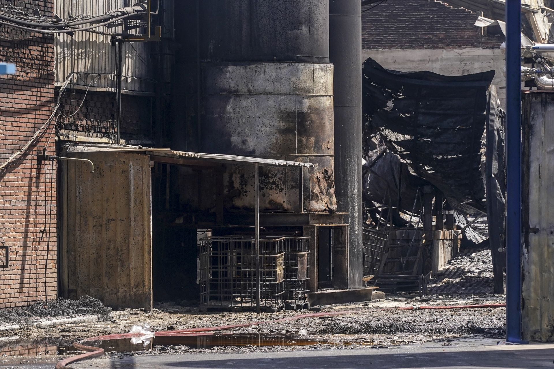 Así ha quedado la fábrica de LEA tras el incendio