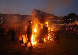 Imagen de archivo de la hoguera en el parque Etxebarria.