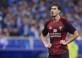 Panichelli se lamenta tras uno de los goles del Oviedo.