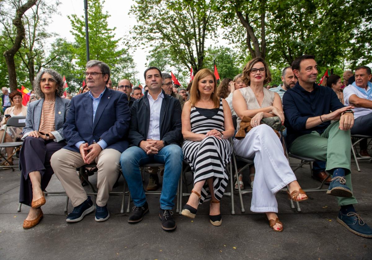 Imagen principal - Bilbao honra a los gudaris caídos en la defensa de la villa durante la Guerra Civil