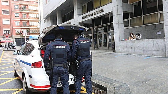La Ertzaintza «aparca» el plan de 6 millones para blindar la ciberseguridad de las patrullas