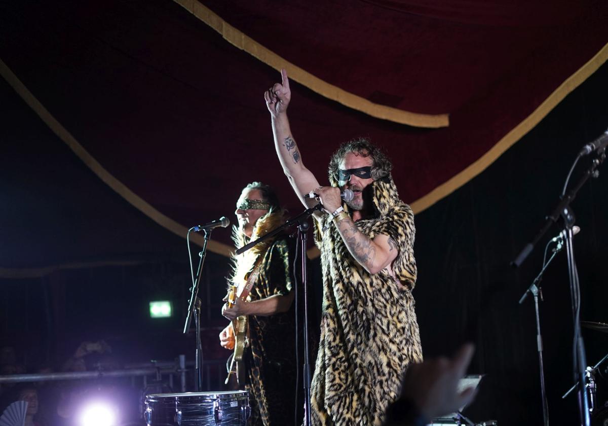 The Neanderthals montan la última fiesta del Trashville